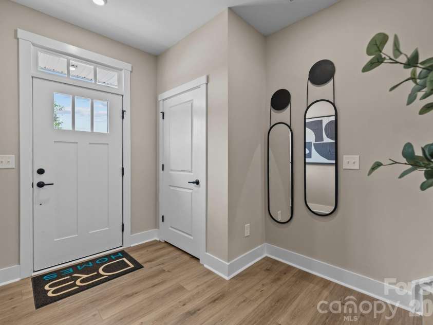 4121 Westbound Drive, Charlotte, NC 28278.  MLS# CAR4406282, YatesRealty ID 41847. Representative