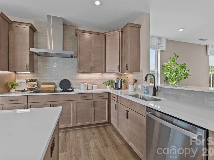 4121 Westbound Drive, Charlotte, NC 28278.  MLS# CAR4406282, YatesRealty ID 41847. Representative
