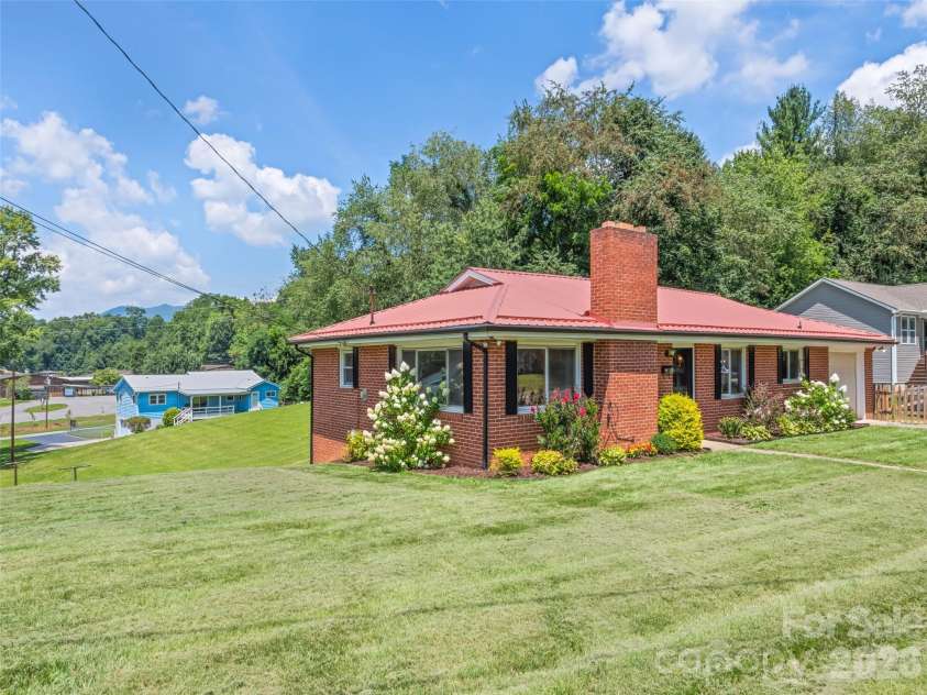 23 Elm Street, Canton, NC 28716.  MLS# CAR4410674, YatesRealty ID 41848. 