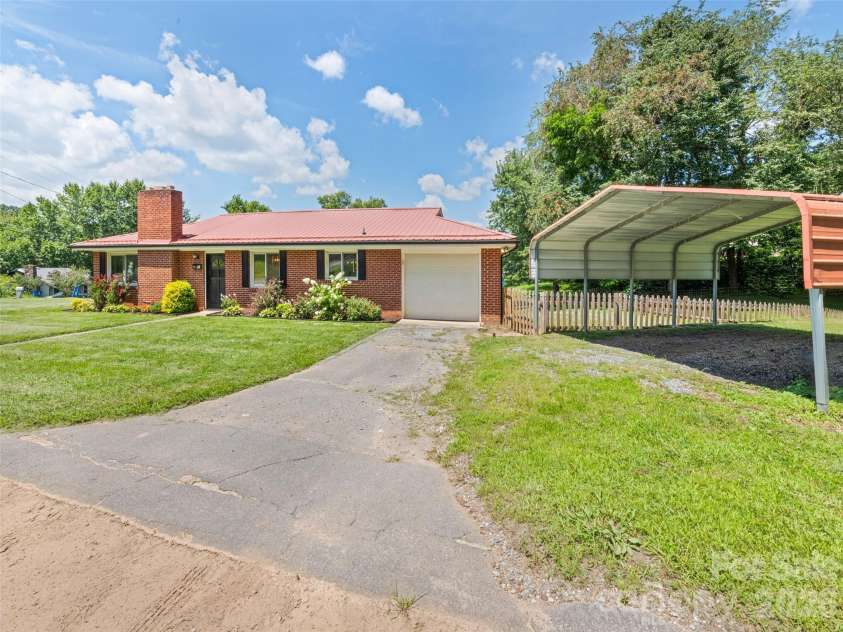 23 Elm Street, Canton, NC 28716.  MLS# CAR4410674, YatesRealty ID 41848. 