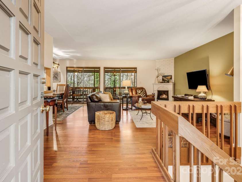 50 Dogwood Knob Lane, Sapphire, NC 28774.  MLS# CAR4242318, YatesRealty ID 4185. 