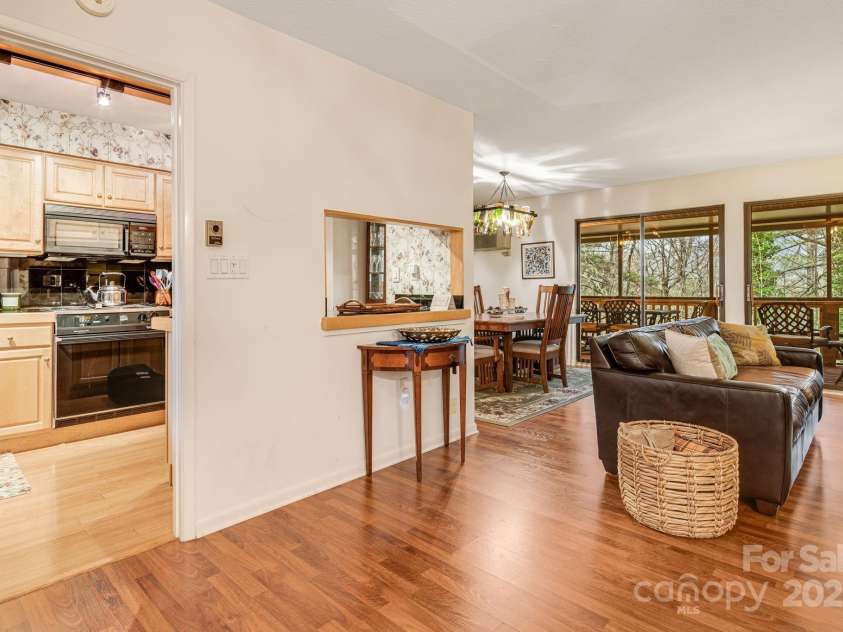 50 Dogwood Knob Lane, Sapphire, NC 28774.  MLS# CAR4242318, YatesRealty ID 4185. 