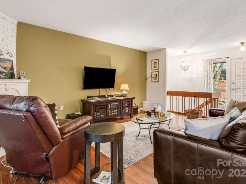 50 Dogwood Knob Lane, Sapphire, NC 28774.  MLS# CAR4242318, YatesRealty ID 4185. 