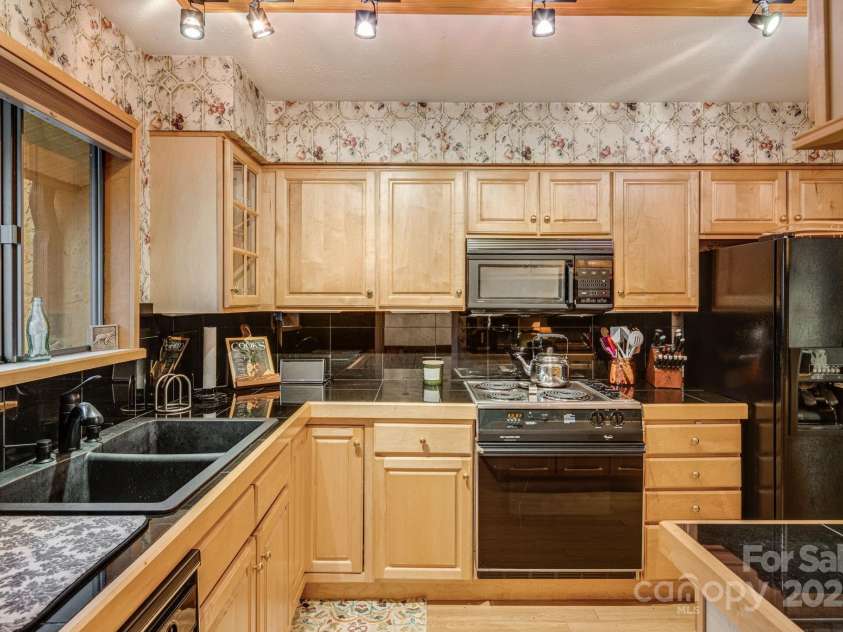 50 Dogwood Knob Lane, Sapphire, NC 28774.  MLS# CAR4242318, YatesRealty ID 4185. 