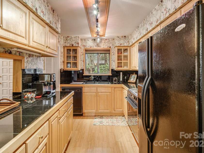 50 Dogwood Knob Lane, Sapphire, NC 28774.  MLS# CAR4242318, YatesRealty ID 4185. 