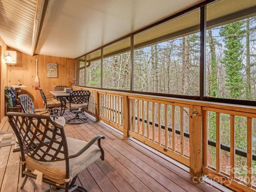 50 Dogwood Knob Lane, Sapphire, NC 28774.  MLS# CAR4242318, YatesRealty ID 4185. 