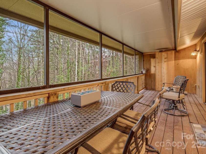 50 Dogwood Knob Lane, Sapphire, NC 28774.  MLS# CAR4242318, YatesRealty ID 4185. 