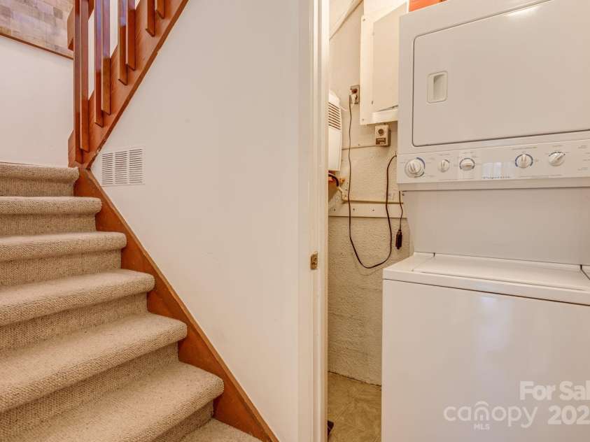 50 Dogwood Knob Lane, Sapphire, NC 28774.  MLS# CAR4242318, YatesRealty ID 4185. 