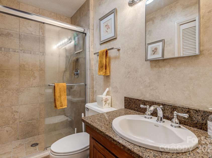 50 Dogwood Knob Lane, Sapphire, NC 28774.  MLS# CAR4242318, YatesRealty ID 4185. 