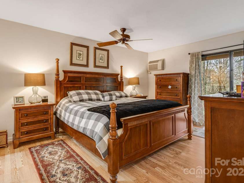 50 Dogwood Knob Lane, Sapphire, NC 28774.  MLS# CAR4242318, YatesRealty ID 4185. 