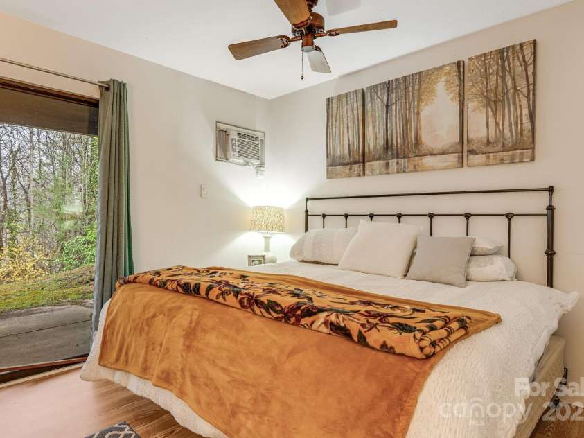 50 Dogwood Knob Lane, Sapphire, NC 28774.  MLS# CAR4242318, YatesRealty ID 4185. 