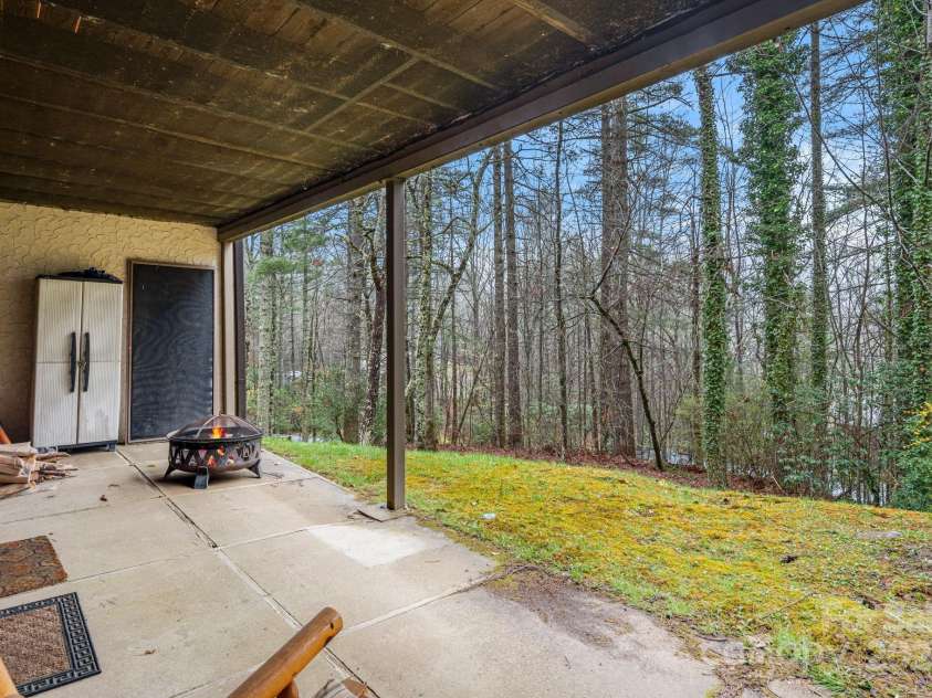 50 Dogwood Knob Lane, Sapphire, NC 28774.  MLS# CAR4242318, YatesRealty ID 4185. 