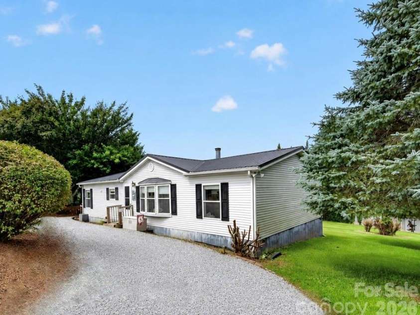 26 Sweet Briar Path Way, Hendersonville, NC 28792.  MLS# CAR4407470, YatesRealty ID 41850. 