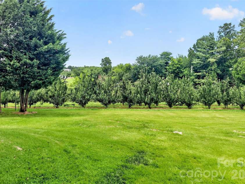 26 Sweet Briar Path Way, Hendersonville, NC 28792.  MLS# CAR4407470, YatesRealty ID 41850. 