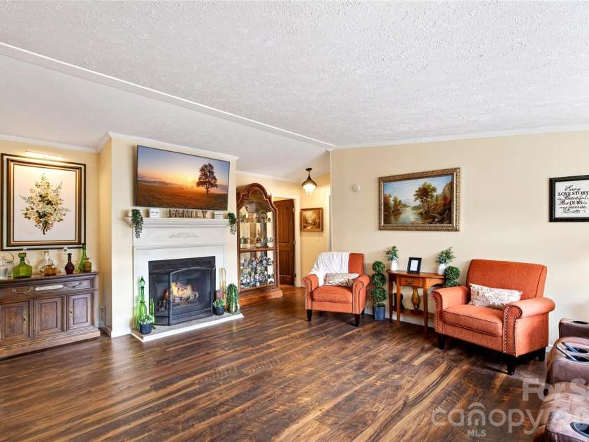 26 Sweet Briar Path Way, Hendersonville, NC 28792.  MLS# CAR4407470, YatesRealty ID 41850. 