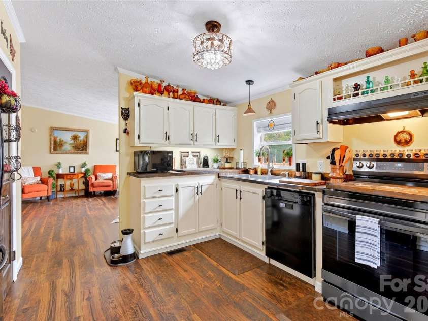 26 Sweet Briar Path Way, Hendersonville, NC 28792.  MLS# CAR4407470, YatesRealty ID 41850. 