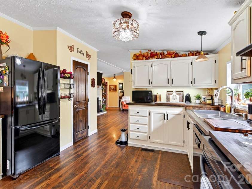 26 Sweet Briar Path Way, Hendersonville, NC 28792.  MLS# CAR4407470, YatesRealty ID 41850. 