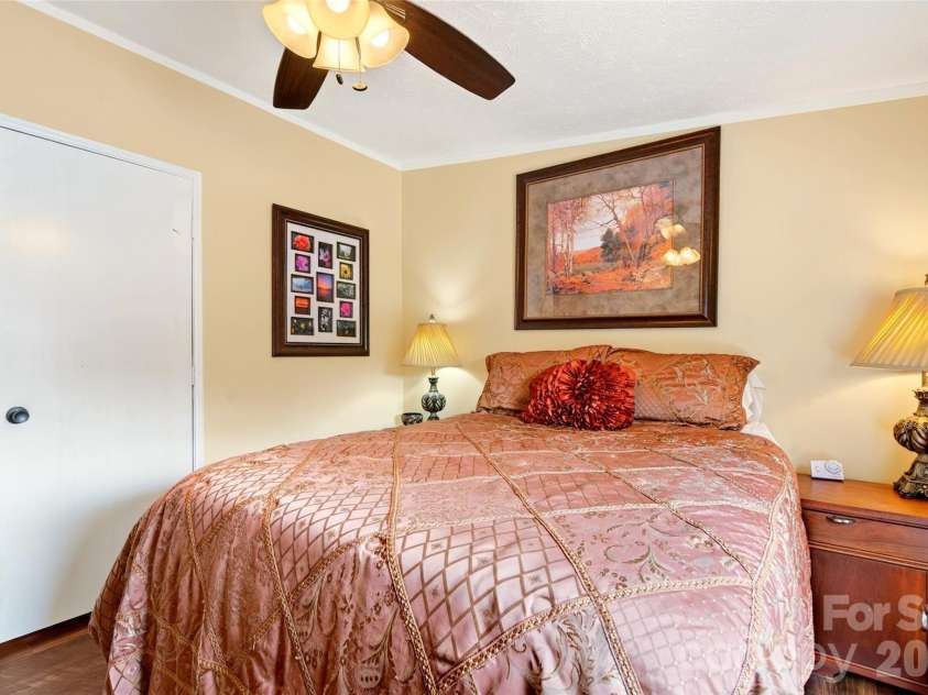 26 Sweet Briar Path Way, Hendersonville, NC 28792.  MLS# CAR4407470, YatesRealty ID 41850. 