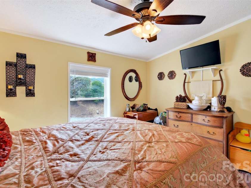 26 Sweet Briar Path Way, Hendersonville, NC 28792.  MLS# CAR4407470, YatesRealty ID 41850. 