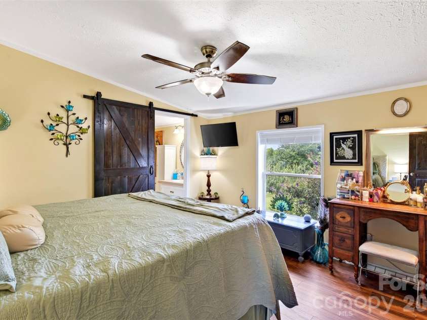 26 Sweet Briar Path Way, Hendersonville, NC 28792.  MLS# CAR4407470, YatesRealty ID 41850. 