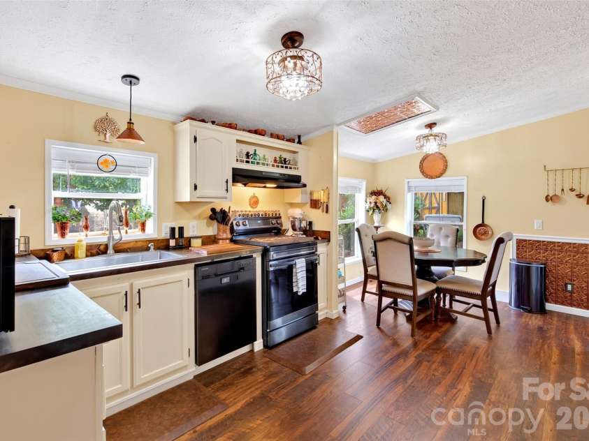 26 Sweet Briar Path Way, Hendersonville, NC 28792.  MLS# CAR4407470, YatesRealty ID 41850. 