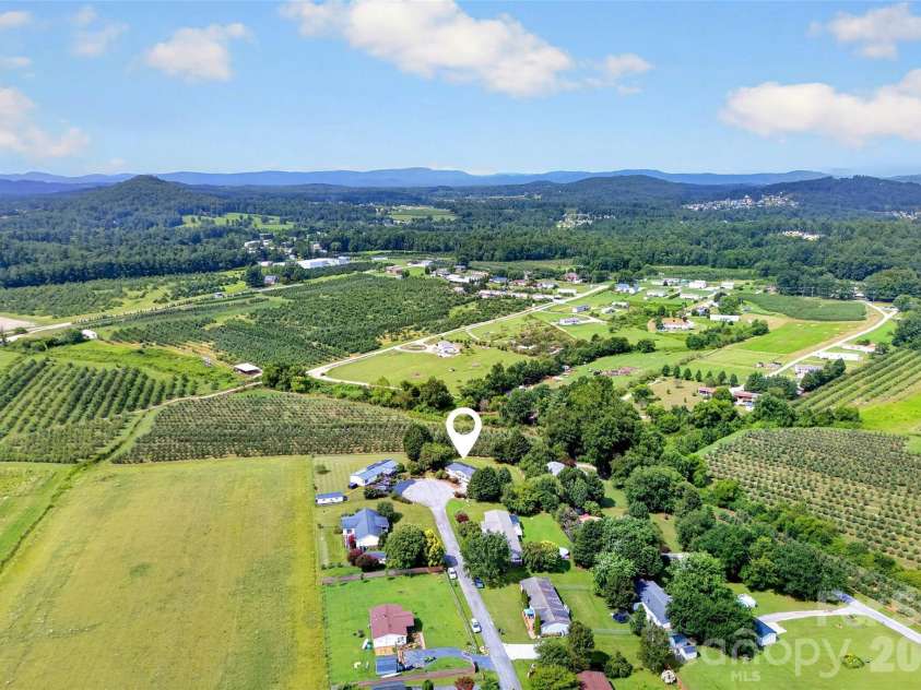 26 Sweet Briar Path Way, Hendersonville, NC 28792.  MLS# CAR4407470, YatesRealty ID 41850. 