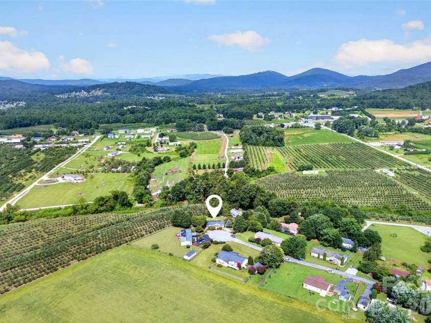 26 Sweet Briar Path Way, Hendersonville, NC 28792.  MLS# CAR4407470, YatesRealty ID 41850. 