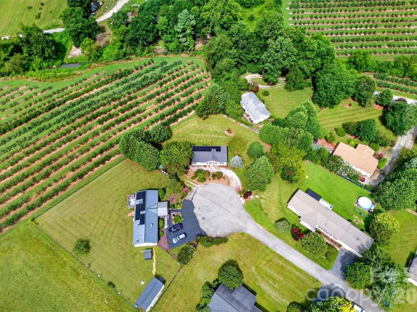 26 Sweet Briar Path Way, Hendersonville, NC 28792.  MLS# CAR4407470, YatesRealty ID 41850. 