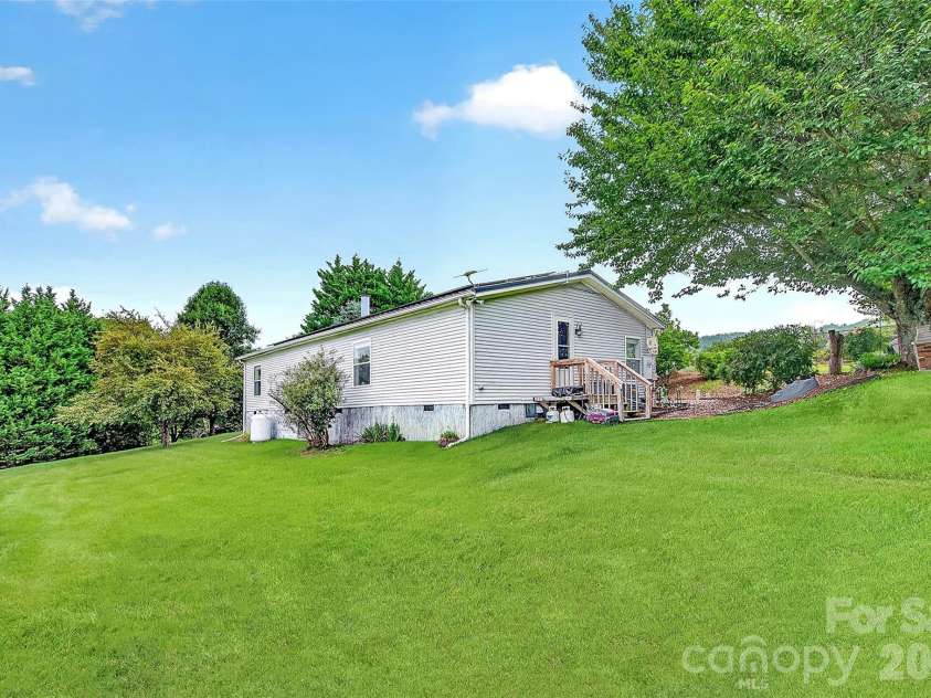 26 Sweet Briar Path Way, Hendersonville, NC 28792.  MLS# CAR4407470, YatesRealty ID 41850. 