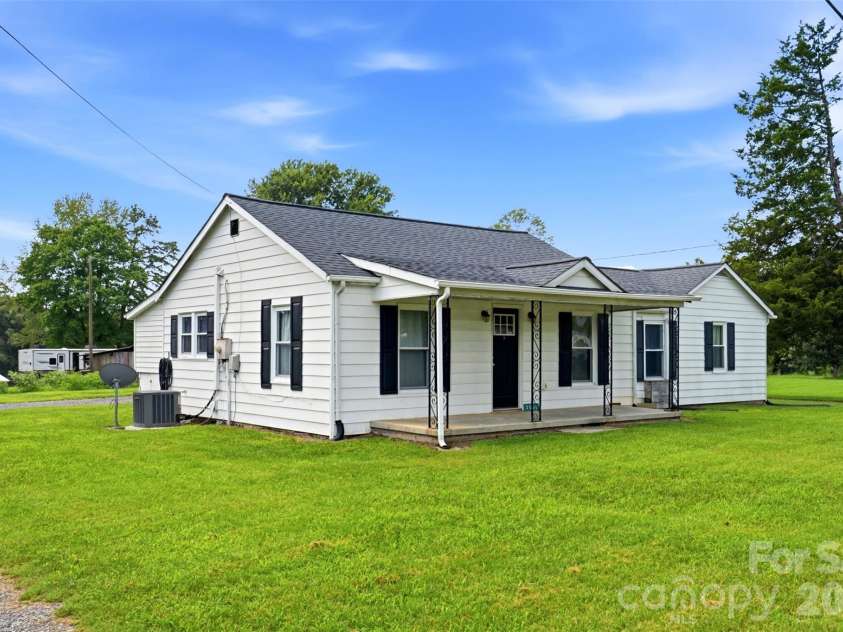 3060 US Highway 64 Highway, Mocksville, NC 27028.  MLS# CAR4411577, YatesRealty ID 41854. 