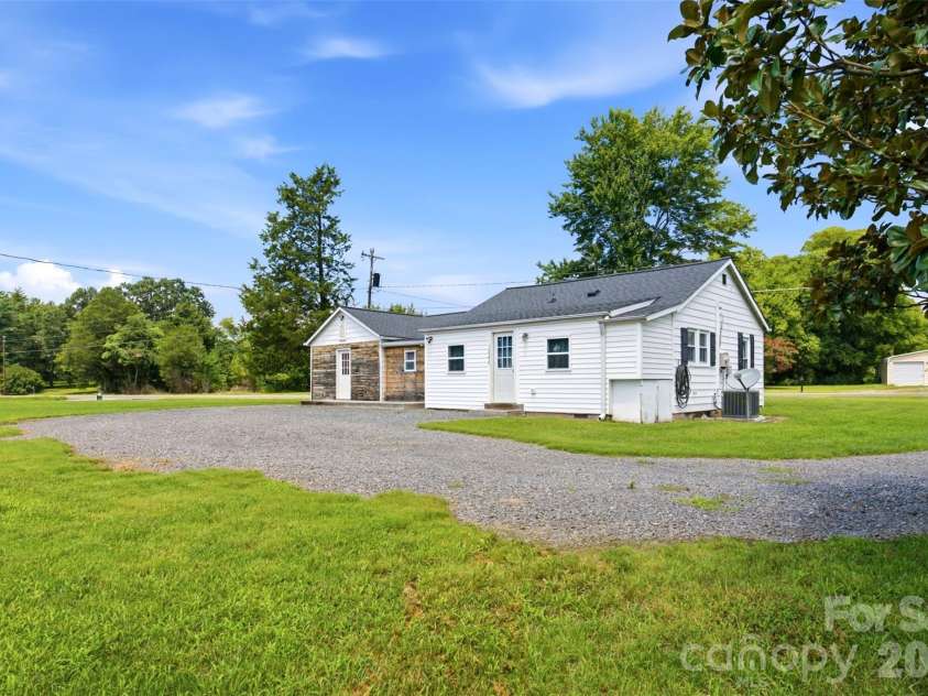 3060 US Highway 64 Highway, Mocksville, NC 27028.  MLS# CAR4411577, YatesRealty ID 41854. 
