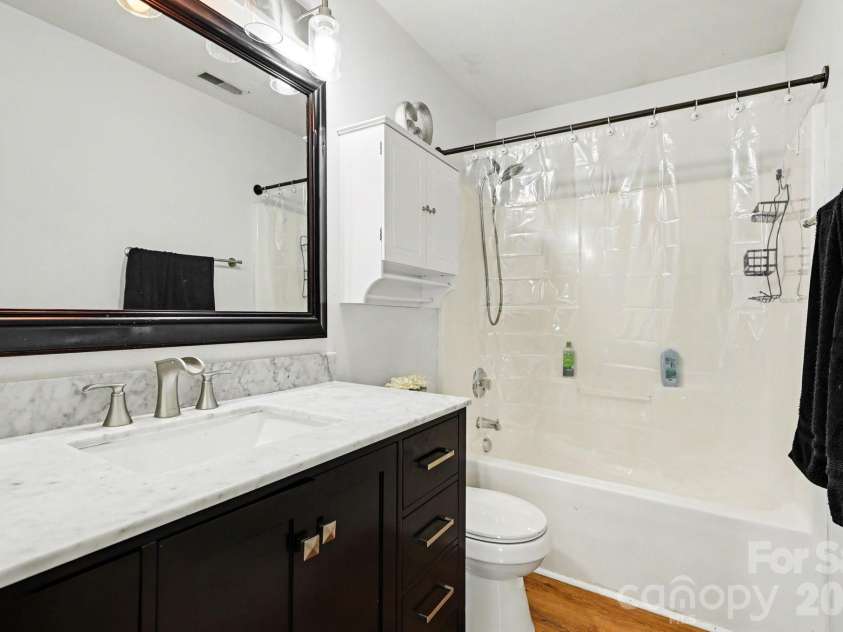 9423 Swallow Tail Lane, Charlotte, NC 28269.  MLS# CAR4371778, YatesRealty ID 41856. 