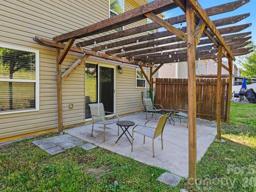 9423 Swallow Tail Lane, Charlotte, NC 28269.  MLS# CAR4371778, YatesRealty ID 41856. 