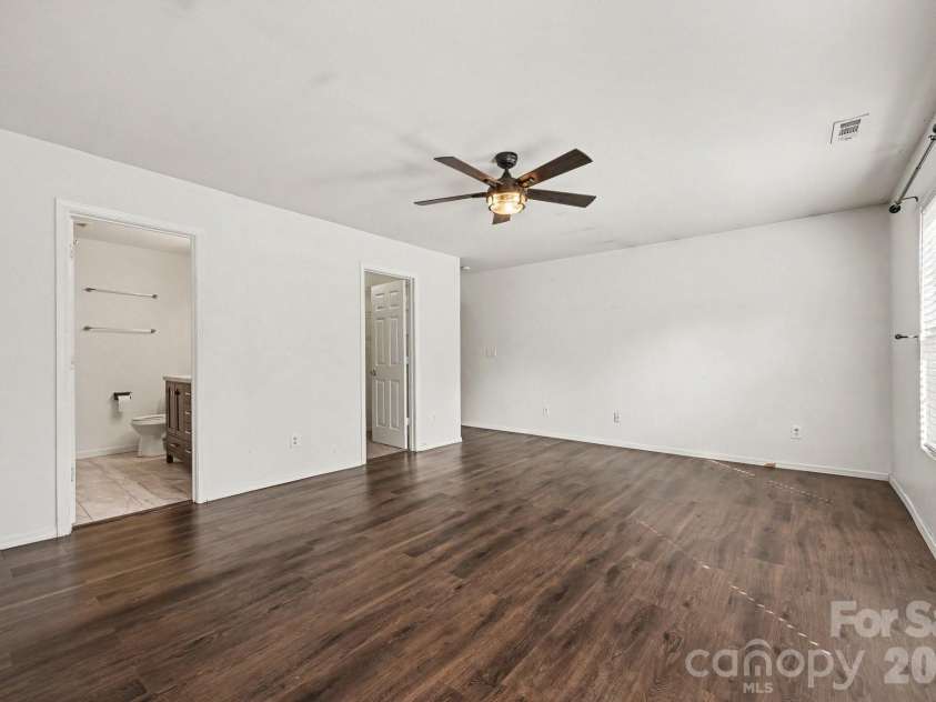 9423 Swallow Tail Lane, Charlotte, NC 28269.  MLS# CAR4371778, YatesRealty ID 41856. 