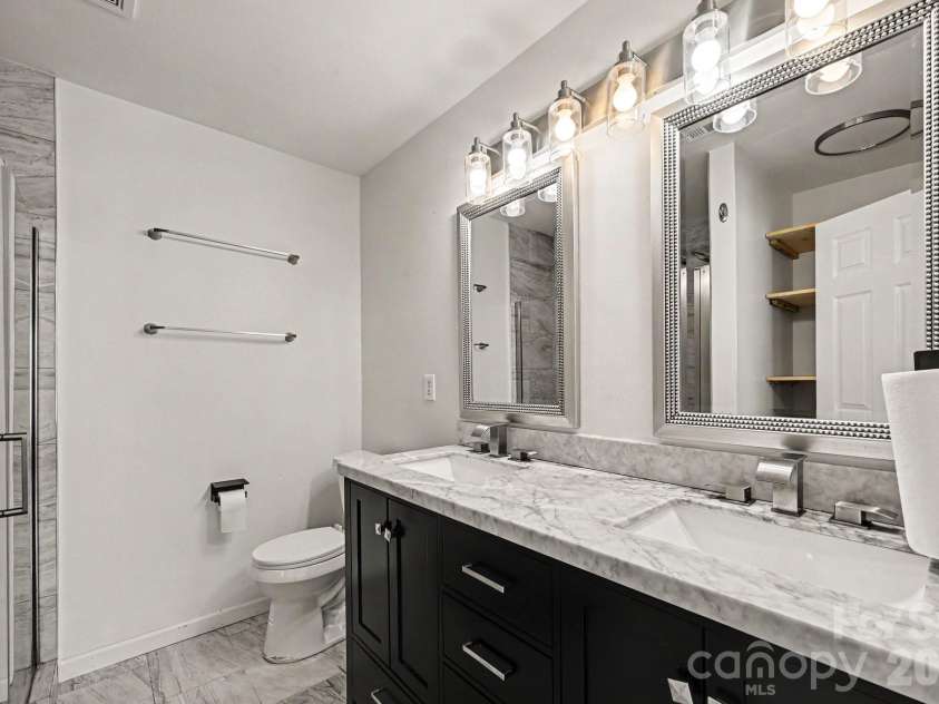 9423 Swallow Tail Lane, Charlotte, NC 28269.  MLS# CAR4371778, YatesRealty ID 41856. 