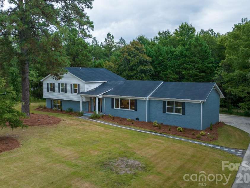 363 Rolling Ridge Road, Rock Hill, SC 29730.  MLS# CAR4404633, YatesRealty ID 41857. 4 bed/3 bath home w/ recent updates