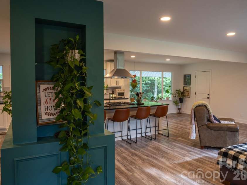 363 Rolling Ridge Road, Rock Hill, SC 29730.  MLS# CAR4404633, YatesRealty ID 41857. Built-in feature wall with decorative niches