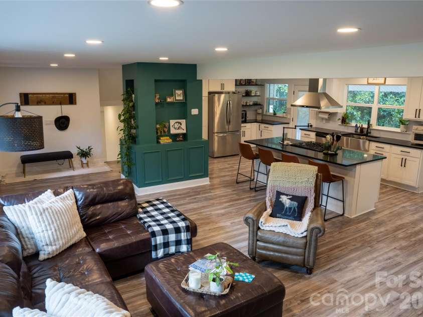 363 Rolling Ridge Road, Rock Hill, SC 29730.  MLS# CAR4404633, YatesRealty ID 41857. Great room