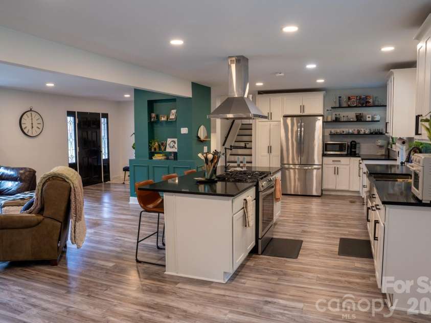 363 Rolling Ridge Road, Rock Hill, SC 29730.  MLS# CAR4404633, YatesRealty ID 41857. Open floor plan for easy entertaining