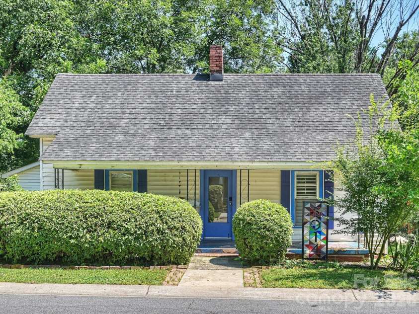 3014 Yadkin Avenue, Charlotte, NC 28205.  MLS# CAR4407653, YatesRealty ID 41858. 