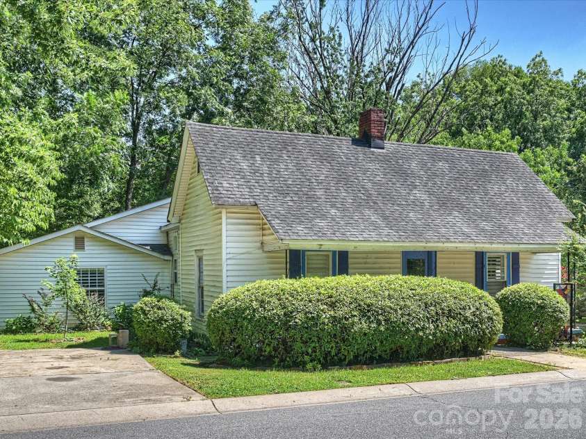 3014 Yadkin Avenue, Charlotte, NC 28205.  MLS# CAR4407653, YatesRealty ID 41858. 
