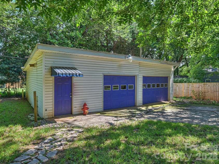 3014 Yadkin Avenue, Charlotte, NC 28205.  MLS# CAR4407653, YatesRealty ID 41858. 