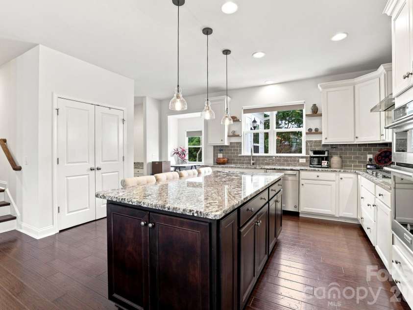 400 Belton Street, Charlotte, NC 28209.  MLS# CAR4407728, YatesRealty ID 41859. 