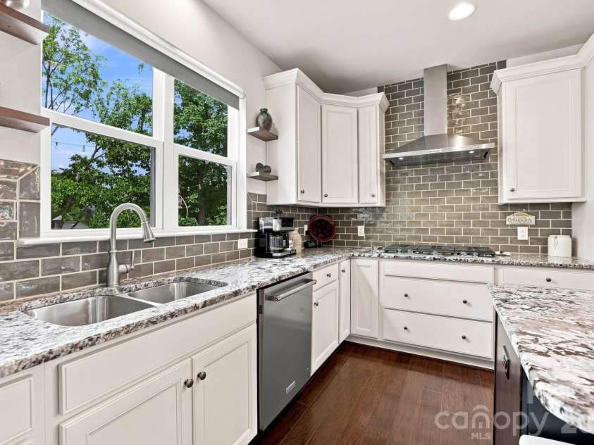 400 Belton Street, Charlotte, NC 28209.  MLS# CAR4407728, YatesRealty ID 41859. 