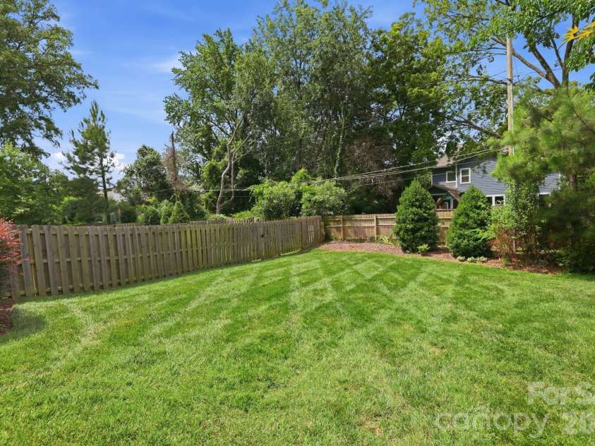 400 Belton Street, Charlotte, NC 28209.  MLS# CAR4407728, YatesRealty ID 41859. 