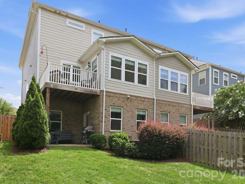 400 Belton Street, Charlotte, NC 28209.  MLS# CAR4407728, YatesRealty ID 41859. 