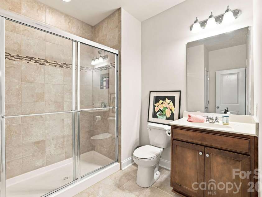 400 Belton Street, Charlotte, NC 28209.  MLS# CAR4407728, YatesRealty ID 41859. Lower level bath with linen closet
