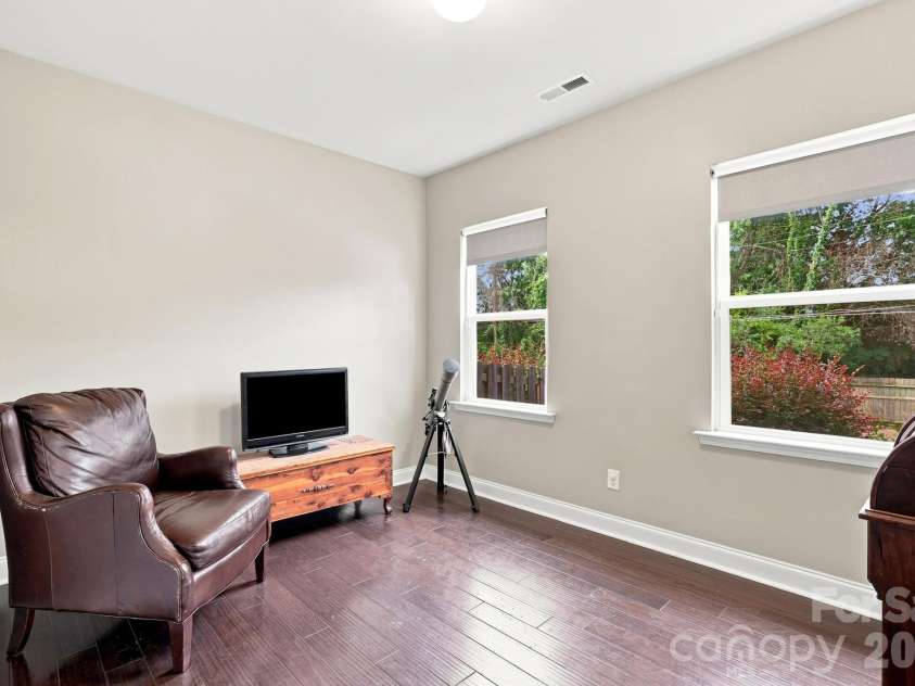 400 Belton Street, Charlotte, NC 28209.  MLS# CAR4407728, YatesRealty ID 41859. Lower level flex space