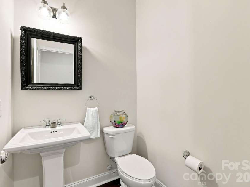 400 Belton Street, Charlotte, NC 28209.  MLS# CAR4407728, YatesRealty ID 41859. Powder room