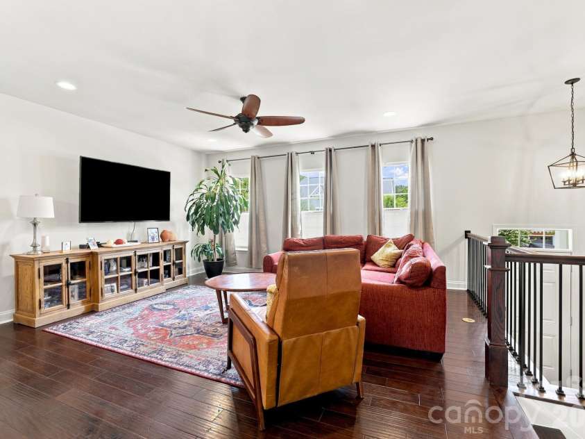 400 Belton Street, Charlotte, NC 28209.  MLS# CAR4407728, YatesRealty ID 41859. Spacious main-level living area with an open-concept layout and ample natural light.